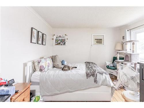 53 Kinsey Street, St. Catharines, ON - Indoor Photo Showing Bedroom