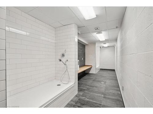 212-30 Hamilton Street South Street S, Waterdown, ON - Indoor Photo Showing Bathroom