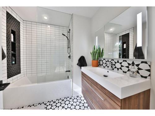 200 Chartwell Road, Oakville, ON - Indoor Photo Showing Bathroom