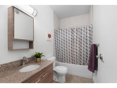312-318 Spruce Street, Waterloo, ON - Indoor Photo Showing Bathroom