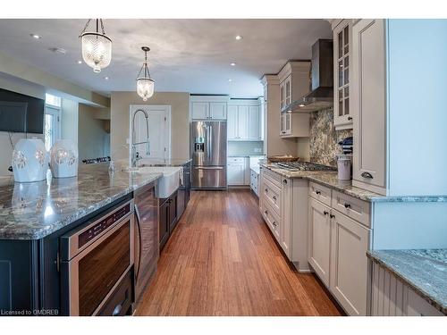 4197 Walkers Line, Burlington, ON - Indoor Photo Showing Kitchen With Upgraded Kitchen