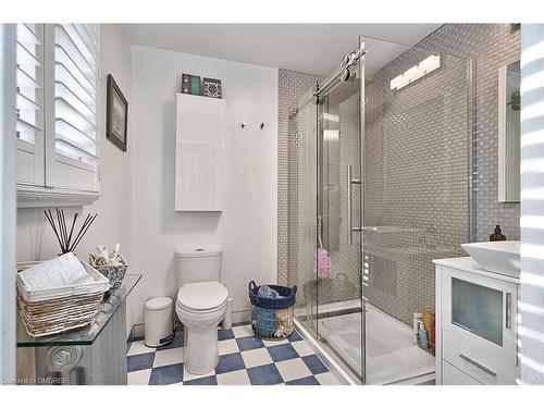 38 John Street S, Mississauga, ON - Indoor Photo Showing Bathroom