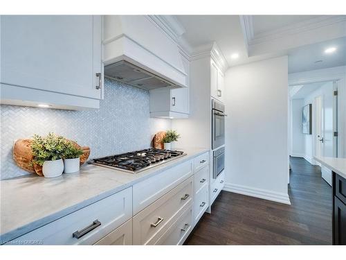 802-2060 Lakeshore Road, Burlington, ON - Indoor Photo Showing Kitchen With Upgraded Kitchen