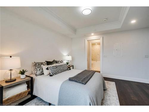 802-2060 Lakeshore Road, Burlington, ON - Indoor Photo Showing Bedroom