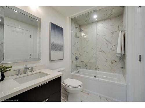 802-2060 Lakeshore Road, Burlington, ON - Indoor Photo Showing Bathroom