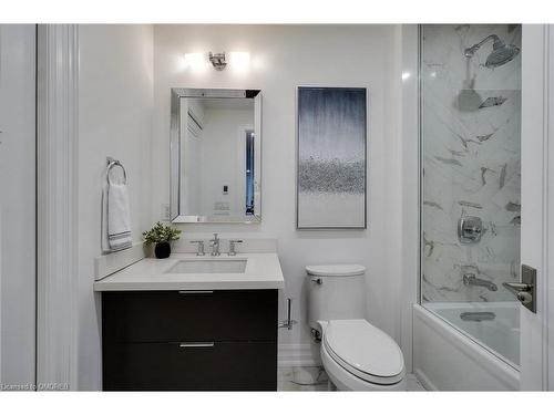 802-2060 Lakeshore Road, Burlington, ON - Indoor Photo Showing Bathroom