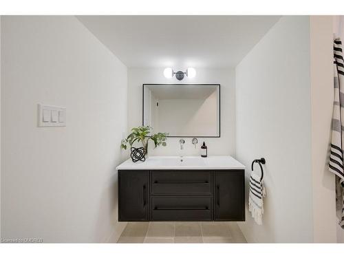 488 Holtby Avenue, Burlington, ON - Indoor Photo Showing Bathroom
