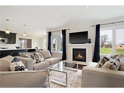 11 Rutledge Heights, Melancthon, ON - Indoor Photo Showing Living Room With Fireplace