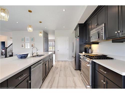 11 Rutledge Heights, Melancthon, ON - Indoor Photo Showing Kitchen With Double Sink With Upgraded Kitchen