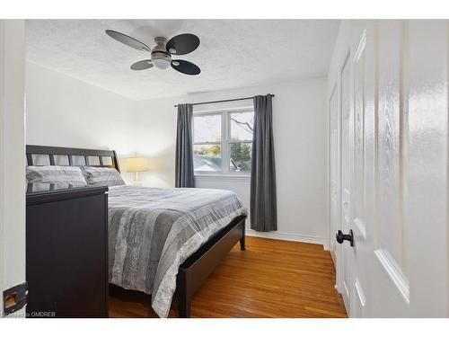 2219 Deyncourt Drive, Burlington, ON - Indoor Photo Showing Bedroom