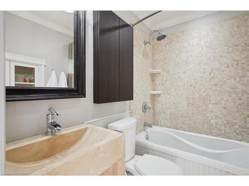 2219 Deyncourt Drive, Burlington, ON - Indoor Photo Showing Bathroom
