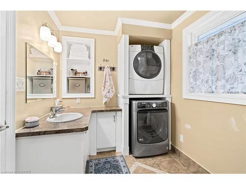 32 Agnes Street, Caledon, ON - Indoor Photo Showing Laundry Room