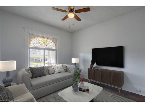 A-25 Horton Street, St. Thomas, ON - Indoor Photo Showing Living Room