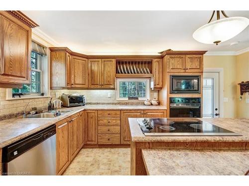623 Miles Road, Glanbrook, ON - Indoor Photo Showing Kitchen With Double Sink