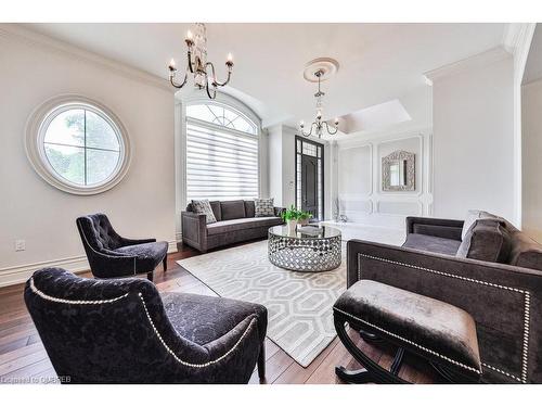 1035 Truman Avenue, Oakville, ON - Indoor Photo Showing Living Room