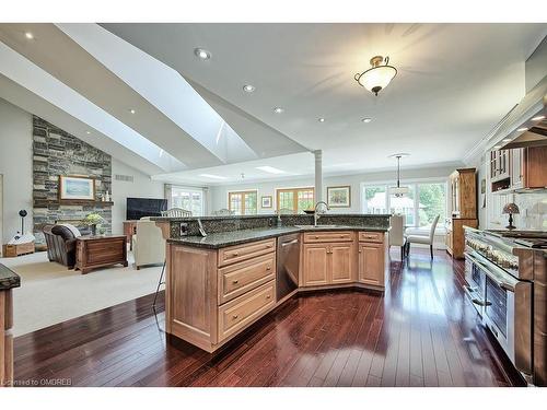 27 Weneil Drive, Freelton, ON - Indoor Photo Showing Kitchen With Upgraded Kitchen