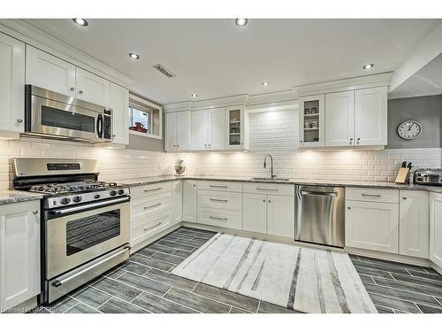27 Weneil Drive, Freelton, ON - Indoor Photo Showing Kitchen With Upgraded Kitchen