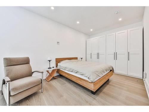 140 Secord Lane, Burlington, ON - Indoor Photo Showing Bedroom