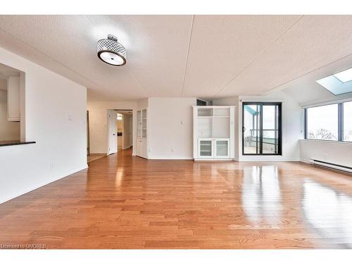 307-100 Bronte Road, Oakville, ON - Indoor Photo Showing Other Room