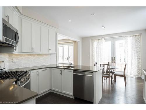 2163 Vineland Crescent, Oakville, ON - Indoor Photo Showing Kitchen With Upgraded Kitchen