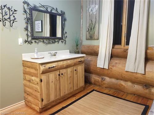 644 Bay Lake Road, Bancroft, ON - Indoor Photo Showing Bathroom