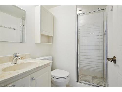 1002-5080 Pinedale Avenue, Burlington, ON - Indoor Photo Showing Bathroom