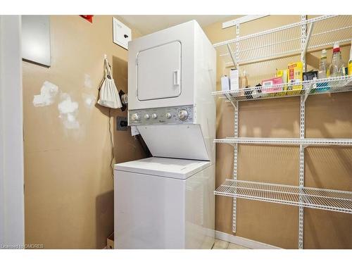 1002-5080 Pinedale Avenue, Burlington, ON - Indoor Photo Showing Laundry Room
