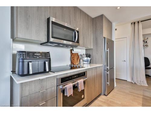 3633-5 Mabelle Avenue, Toronto, ON - Indoor Photo Showing Kitchen With Stainless Steel Kitchen