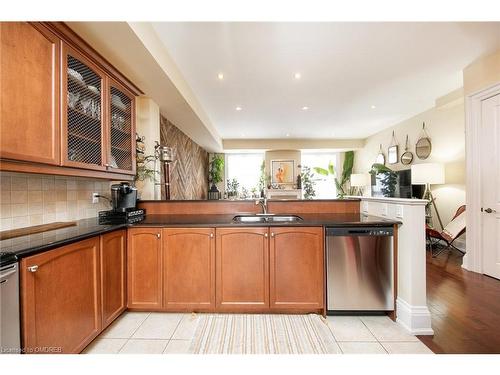 10-120 Bronte Road, Oakville, ON - Indoor Photo Showing Kitchen With Double Sink
