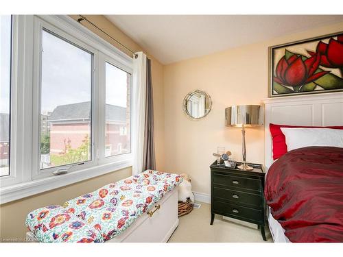 10-120 Bronte Road, Oakville, ON - Indoor Photo Showing Bedroom