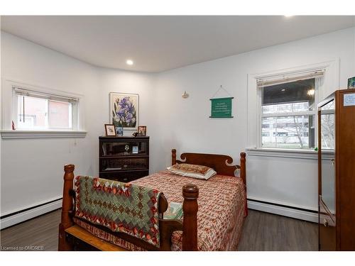 2177 Lakeshore Road, Burlington, ON - Indoor Photo Showing Bedroom