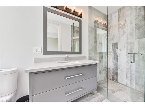 2250 Chancery Lane W, Oakville, ON - Indoor Photo Showing Bathroom