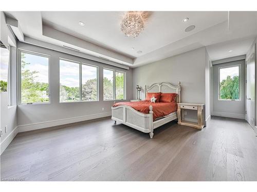 2250 Chancery Lane W, Oakville, ON - Indoor Photo Showing Bedroom