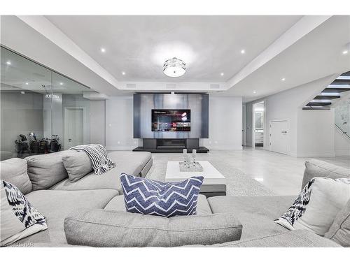 2250 Chancery Lane W, Oakville, ON - Indoor Photo Showing Living Room