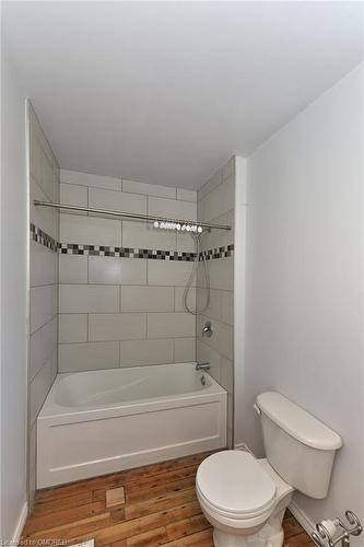 870 Queens Avenue, London, ON - Indoor Photo Showing Bathroom