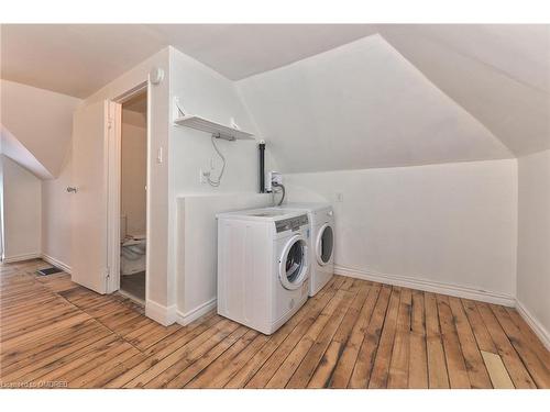 870 Queens Avenue, London, ON - Indoor Photo Showing Laundry Room