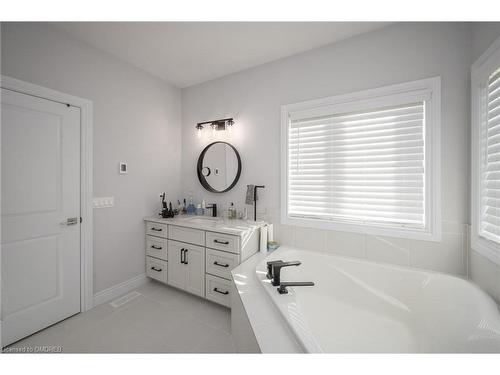 980 Webber Road, Fenwick, ON - Indoor Photo Showing Bathroom
