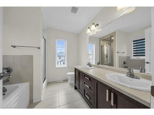 87 Hitchman Street, Paris, ON - Indoor Photo Showing Bathroom