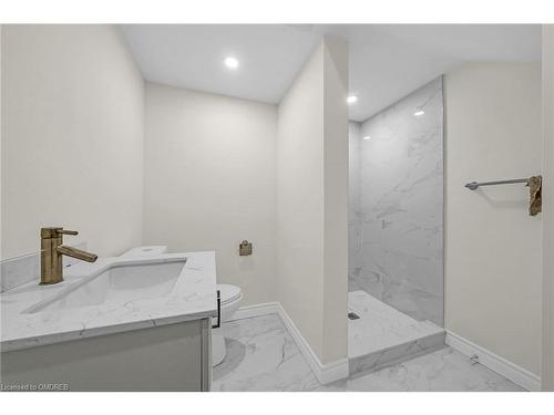 87 Hitchman Street, Paris, ON - Indoor Photo Showing Bathroom