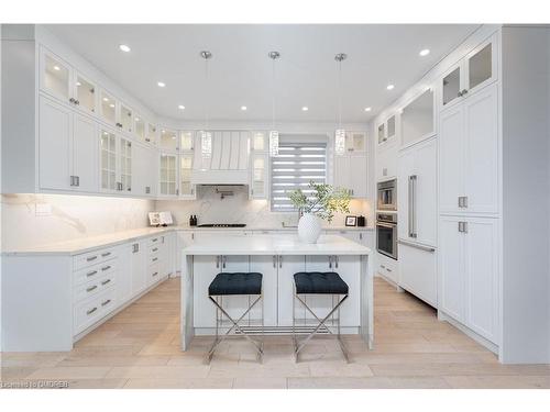 168 Nelson Street, Oakville, ON - Indoor Photo Showing Kitchen With Upgraded Kitchen