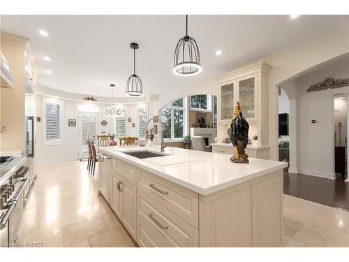 203 Burloak Drive, Oakville, ON - Indoor Photo Showing Kitchen With Upgraded Kitchen