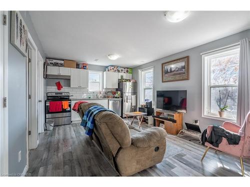 12 Inglewood Road, St. Catharines, ON - Indoor Photo Showing Living Room