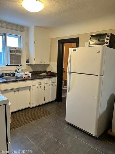 308 Broadway, Welland, ON - Indoor Photo Showing Kitchen With Double Sink