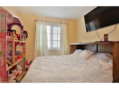 13-120 Bronte Road, Oakville, ON - Indoor Photo Showing Bedroom