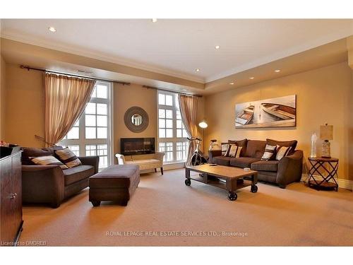 13-120 Bronte Road, Oakville, ON - Indoor Photo Showing Living Room