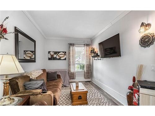 25 Victoria Street, Georgetown, ON - Indoor Photo Showing Living Room
