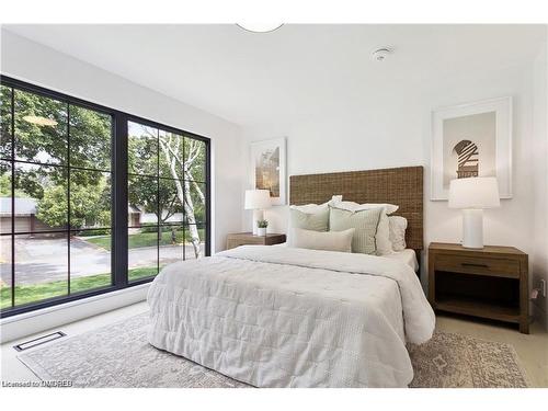 5135 Mulberry Drive, Burlington, ON - Indoor Photo Showing Bedroom