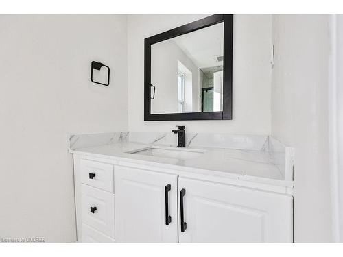 526 Fifty Road, Stoney Creek, ON - Indoor Photo Showing Bathroom