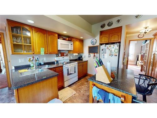 540 10Th Avenue, Hanover, ON - Indoor Photo Showing Kitchen