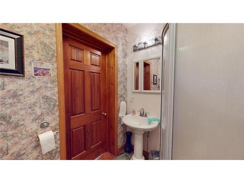540 10Th Avenue, Hanover, ON - Indoor Photo Showing Bathroom